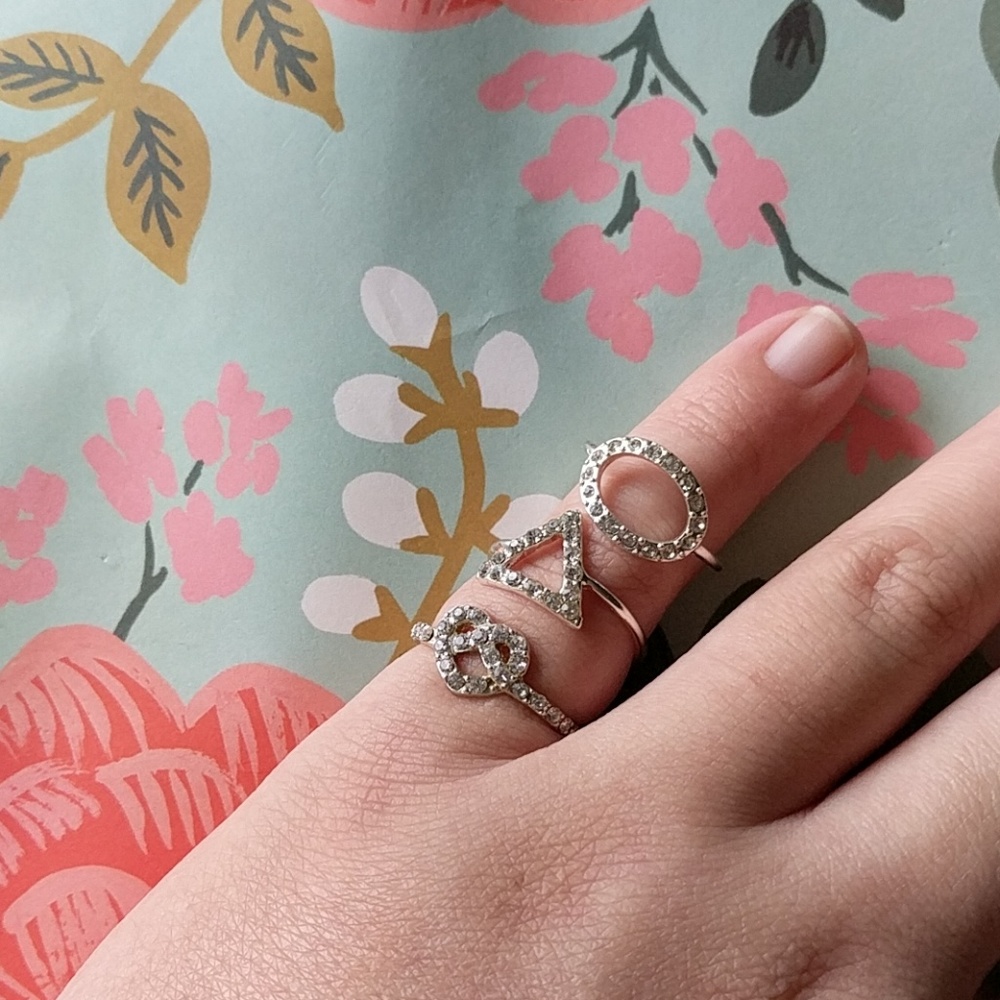 Nwot 3 silver pretzel oval triangle midi ring